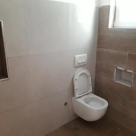 Bujtinat Skenderi 2 * Gjinar