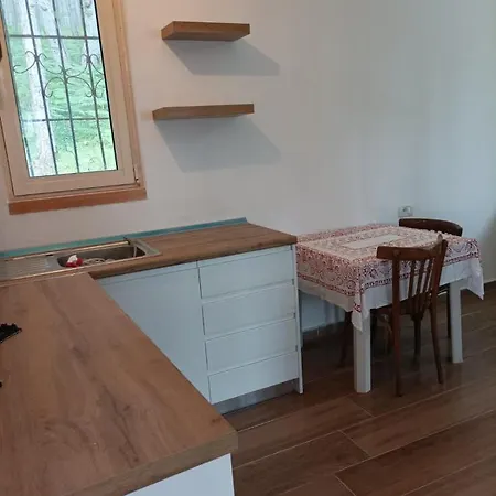 Bujtinat Skenderi 2 * Gjinar