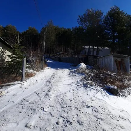 Bujtinat Skenderi 2 Casa de Férias Gjinar