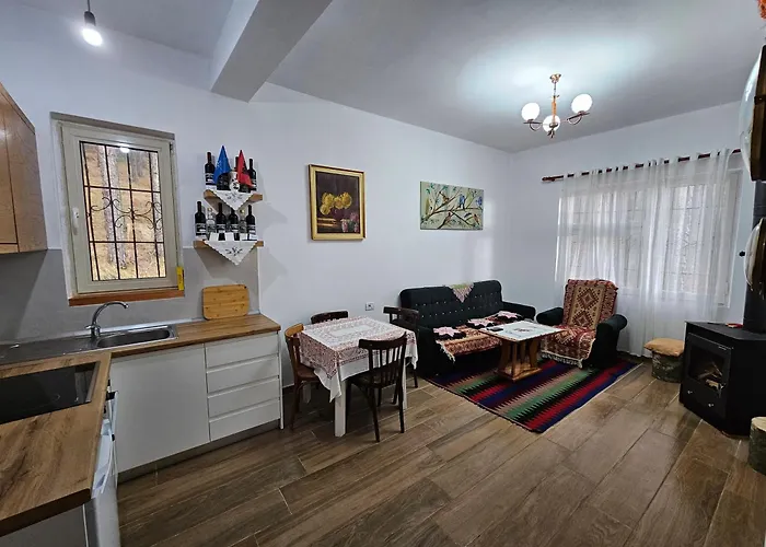 Bujtinat Skenderi 2 * Gjinar