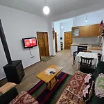 Bujtinat Skenderi 2 Ferienhaus *