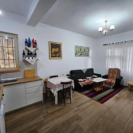 Bujtinat Skenderi 2 * Gjinar