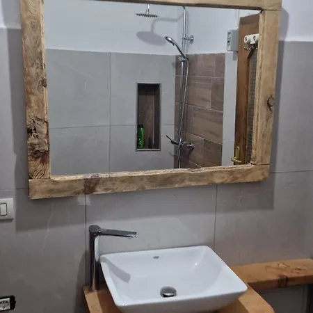 Bujtinat Skenderi 2 Σπίτι διακοπών Gjinar