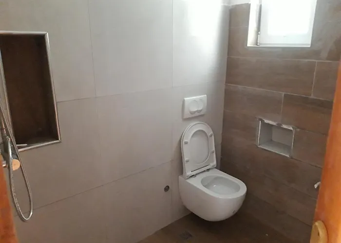 Bujtinat Skenderi 2 * Gjinar